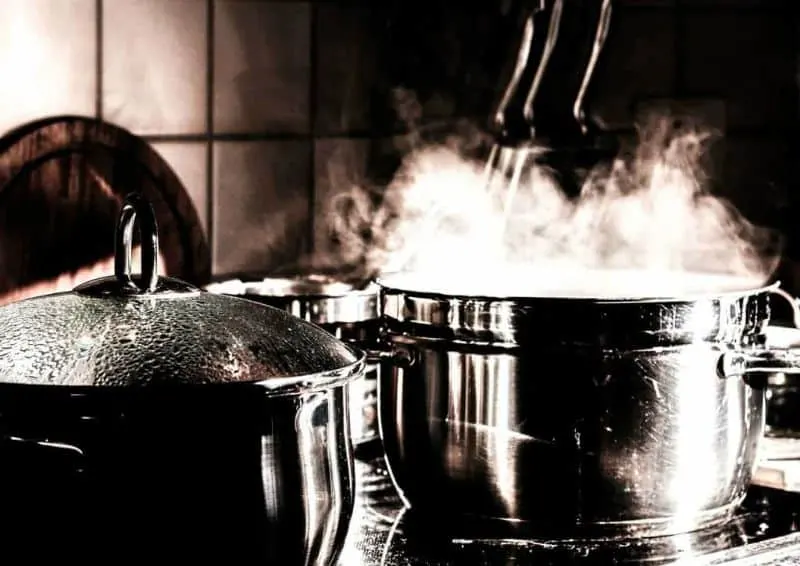 8 Essential Pots and Pans – Lid & Ladle