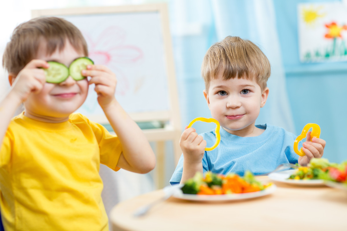 kids enjoying summer snacks: how to feed kids who are always hungry
