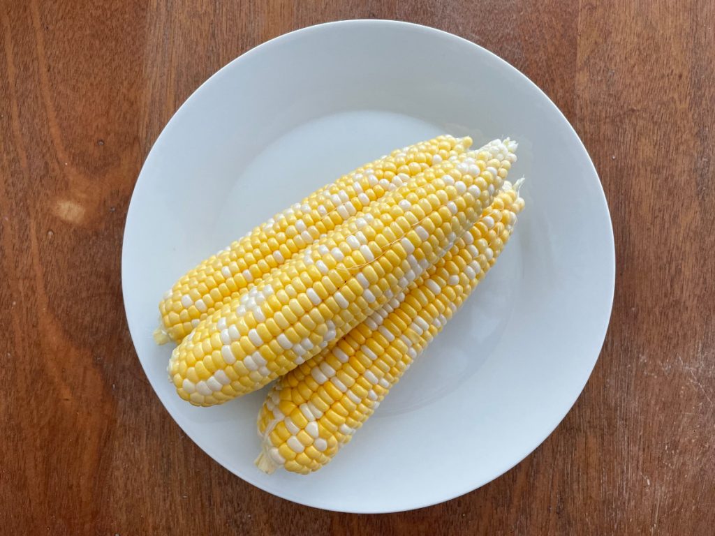corn on the cob on a plate: how to cook corn