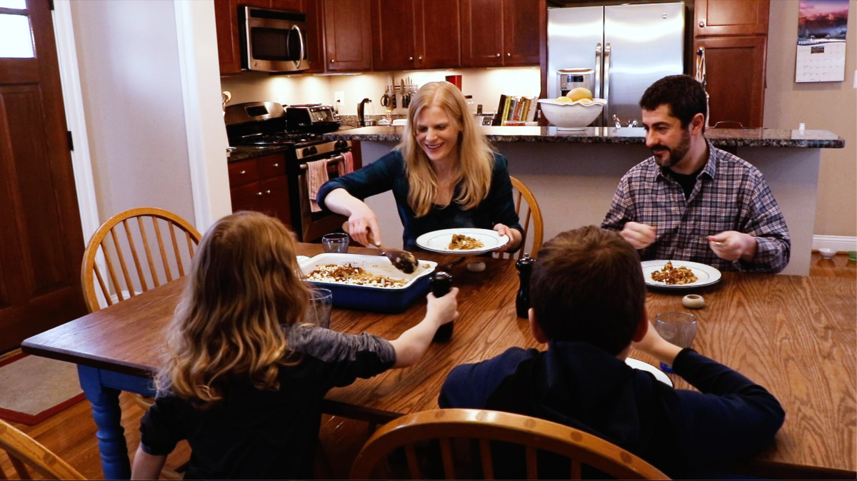 family dinner: why eating together is important, the power of sharing a meal